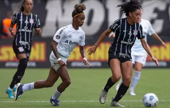 Corinthians vence Grêmio com gol de Zanotti aos 48 e conquista Supercopa feminina