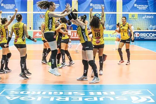 Dentil/Praia Clube abre vantagem na série final contra Itambé/Minas na Superliga de Vôlei