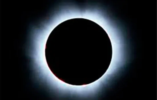 Superlua coincidirá com eclipse lunar total na noite de domingo