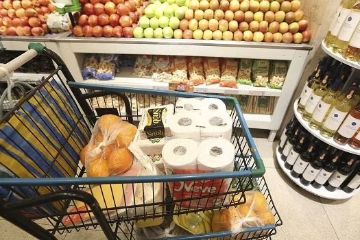 Intenção de consumo avança, com destaque para renda atual