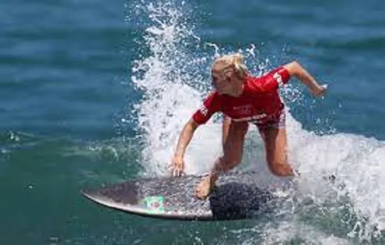 Tatiana Weston-Webb vence etapa Peniche do circuito mundial de surfe