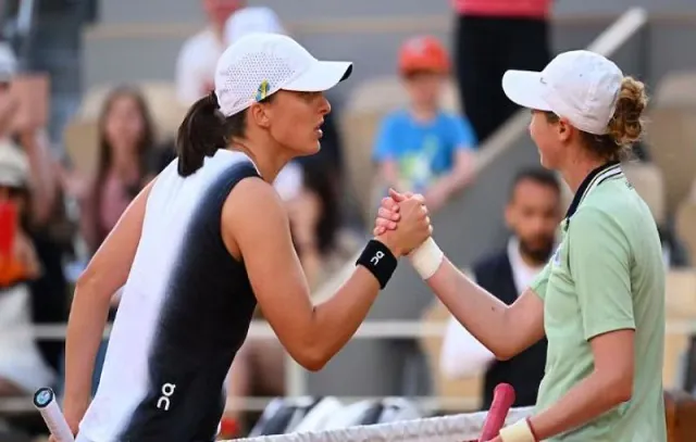 Iga Swiatek ‘quebra protocolo’ e se emociona com mais um título em Roland Garros