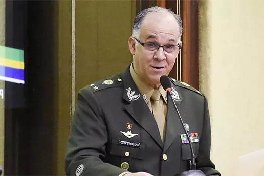 Chefe do Centro de Inteligência do Exército morre após contrair covid-19