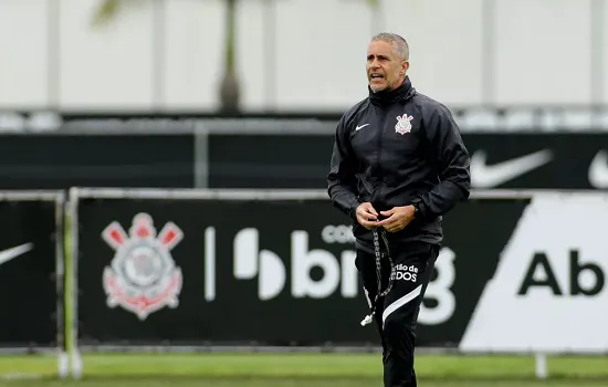 Sylvinho tem arritmia cardíaca detectada pelo Corinthians e fará novos exames