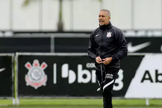 Sylvinho vai administrar Corinthians com medalhões e jovens promissores em 2022