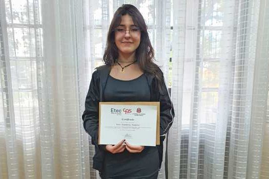 Aluna de Etec conquista 2º lugar no concurso Harvard Book Prize 2022