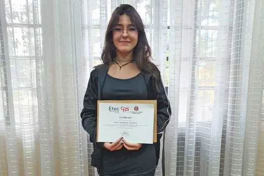 Aluna de Etec conquista 2º lugar no concurso Harvard Book Prize 2022