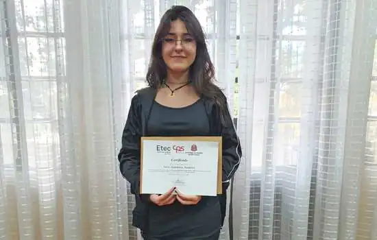 Aluna de Etec conquista 2º lugar no concurso Harvard Book Prize 2022