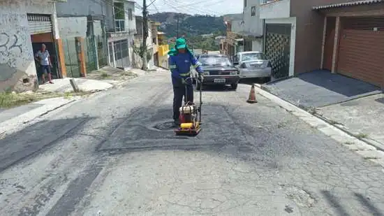 Tapa-buraco de Ribeirão Pires chega às ruas do Jardim Serrano