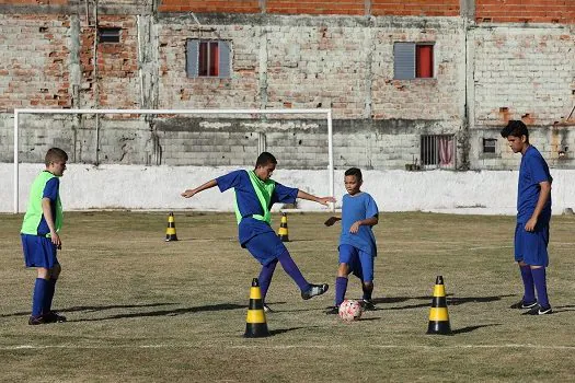 Diadema volta com as aulas da Escolinha de Futebol no Campo do Taperinha