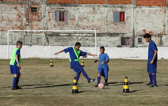 Diadema volta com as aulas da Escolinha de Futebol no Campo do Taperinha