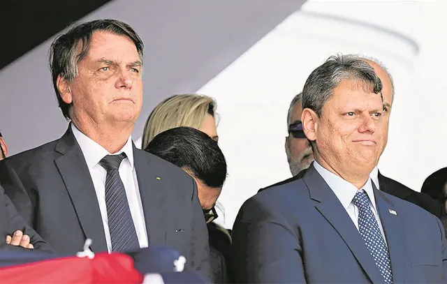 Bolsonaro e Tarcísio de Freitas se desentendem em reunião sobre reforma tributária