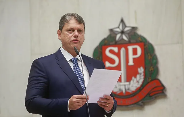 Tarcísio de Freitas participa de reunião de governadores em Brasília