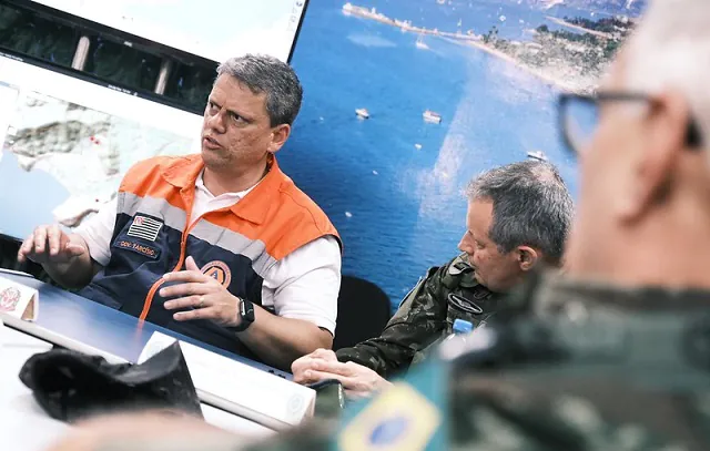 Governo de SP debate medidas para que setor hoteleiro do Litoral Norte receba desabrigados