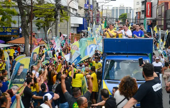 Ao lado do prefeito Orlando Morando