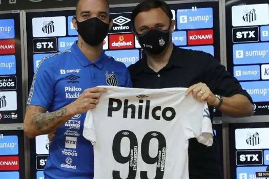 Com camisa 99, Diego Tardelli é apresentado no Santos: “Privilégio muito grande”