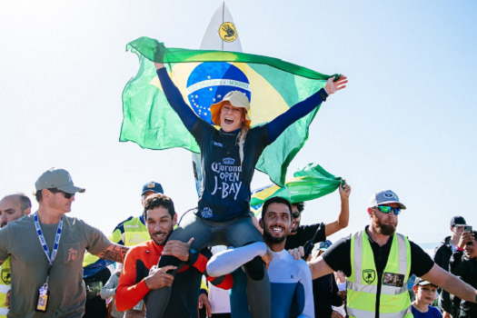 Tati Weston-Webb vence etapa de Jeffreys Bay; Italo cai nas quartas de final