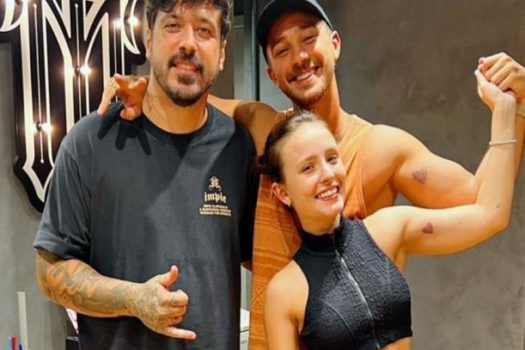 Larissa Manoela e noivo fazem tatuagem juntos