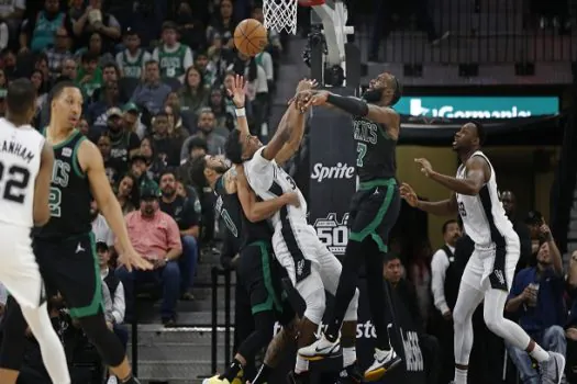 Tatum decide no fim, Celtics batem Spurs e chegam a 6 vitórias em 8 jogos