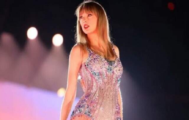 Taylor Swift lota estádio em show no México e fãs tentam ouvir do lado de fora do local