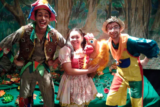 Teatro infantil no palco do Golden Square Shopping