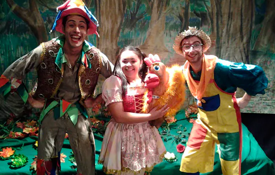 Teatro infantil no palco do Golden Square Shopping