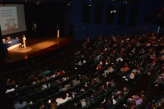 Mauá realiza palestras voltadas aos primeiros socorros a profissionais de educação