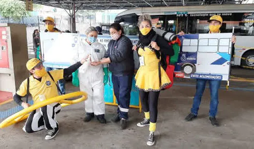 Terminal Piraporinha recebe ação com esquetes teatrais em apoio ao Maio Amarelo