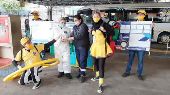 Terminal Piraporinha recebe ação com esquetes teatrais em apoio ao Maio Amarelo