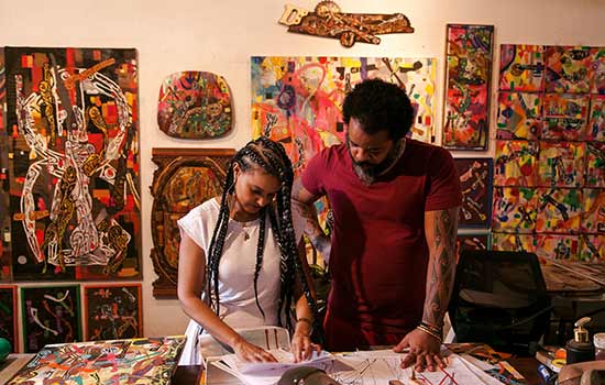 O artista plástico Lumumba Afroindígena e a arquiteta Francine Moura