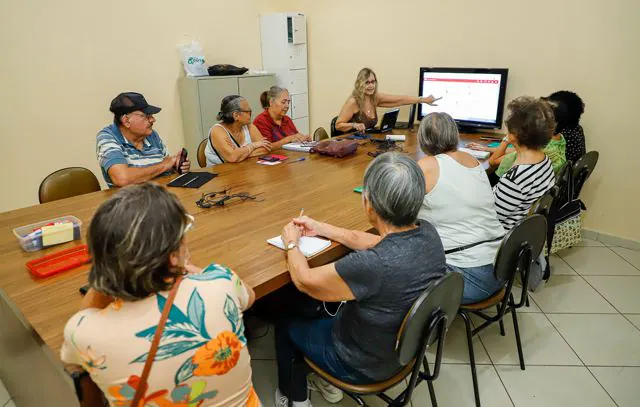 Escola de Novas Tecnologias oferece cursos gratuitos a adultos