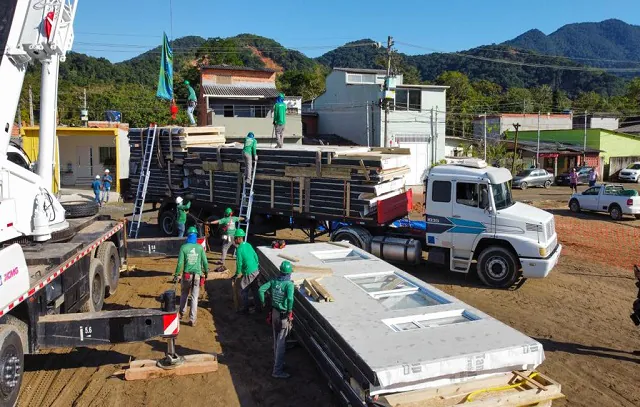 Entenda a tecnologia de SP para construção das moradias pré-fabricadas no Litoral Norte