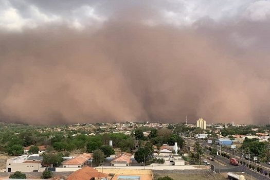 Tempestade de poeira no interior de São Paulo deixa quatro mortos