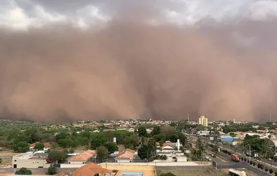 Tempestade de poeira no interior de São Paulo deixa quatro mortos