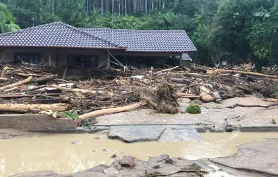 Temporal em Santa Catarina: 7 mortes e milhares de desabrigados