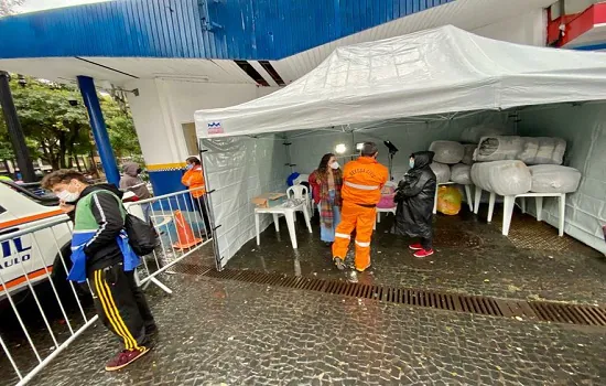 Prefeito de SP visita pontos da Operação Baixas Temperaturas