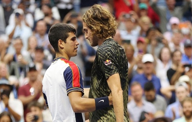 Alcaraz aumenta freguesia contra Tsitsipas e é bicampeão em Barcelona sem sets perdidos