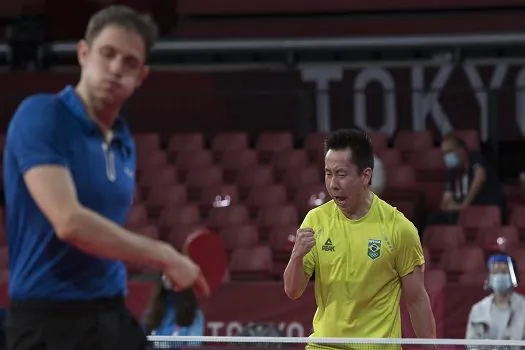 Tóquio: Gustavo Tsuboi avança à terceira rodada do tênis de mesa