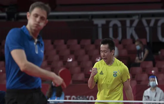 Tóquio: Gustavo Tsuboi avança à terceira rodada do tênis de mesa