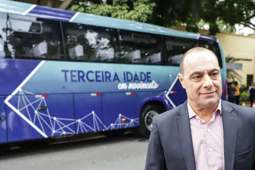 Terceira Idade de São Caetano ganha ônibus para passeios culturais