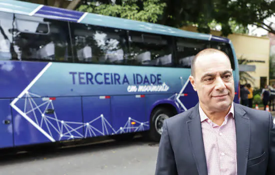 Terceira Idade de São Caetano ganha ônibus para passeios culturais