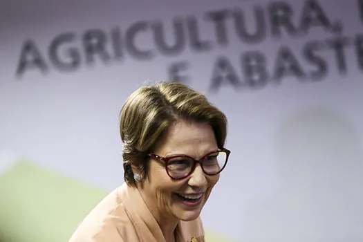 Terra indígena será demarcada com base na lei, diz ministra da Agricultura