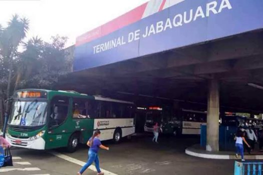 Passageiros do terminal Jabaquara recebem ação sobre direitos do consumidor