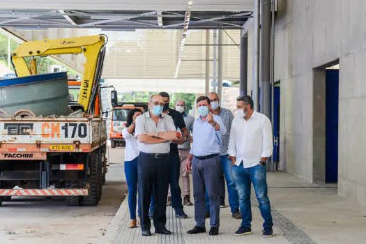 Obras do Terminal Batistini são vistoriadas pelo prefeito Orlando Morando