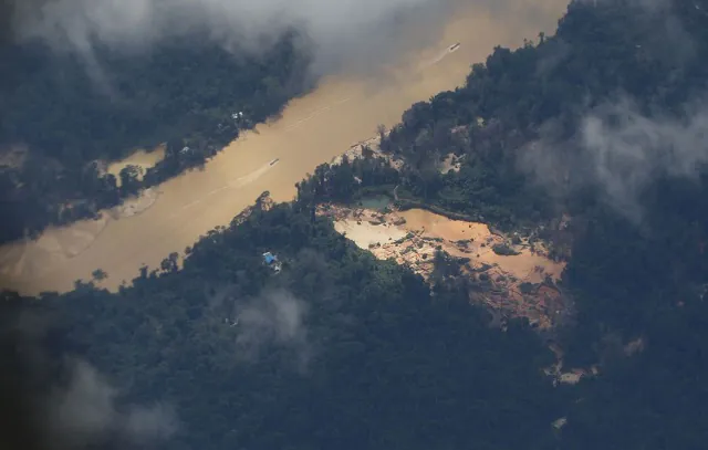 FAB reabre espaço aéreo em RR para saída espontânea de garimpeiros