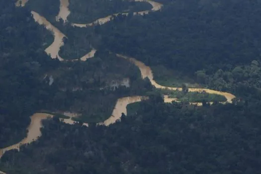 Garimpo desacelera, mas segue inviabilizando saúde do povo Yanomami