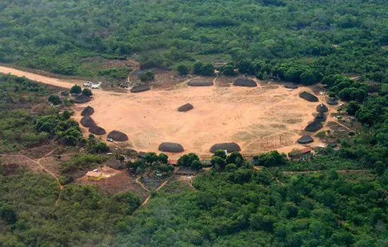 Bolsonaro diz que projeto para explorar terras indígenas está pronto