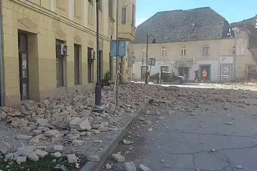 Terremoto de magnitude 6,4 provoca morte e destruição na Croácia