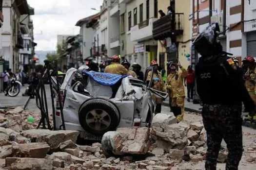 Forte terremoto abala costa do Equador