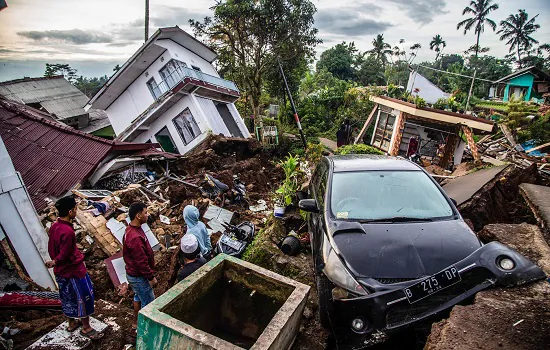 Terremoto deixa 162 mortos e centenas de feridos na Indonésia